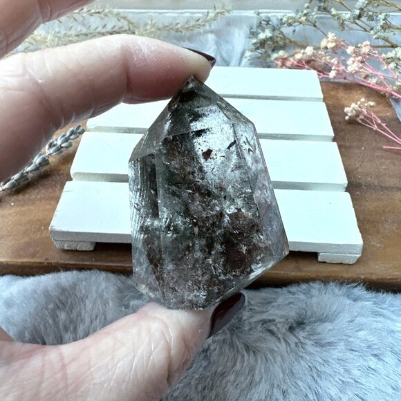 Small Garden Quartz Polished Point - Picture 3 of 8